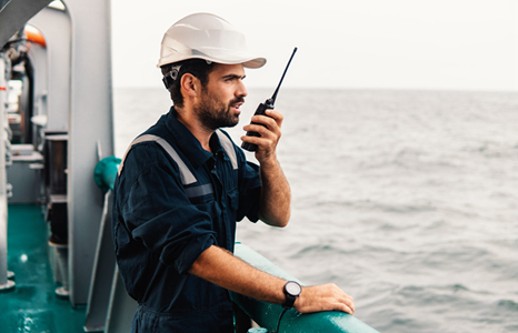 What kind of walkie-talkie is suitable for maritime communication？